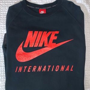 Nike International Crew Neck